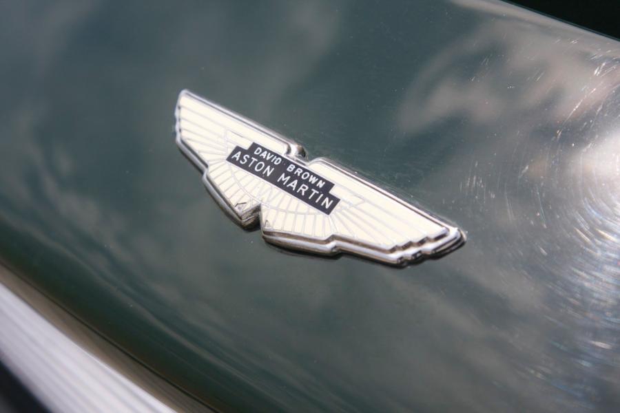 Логотип Aston Martin DB5 1965 года  (фото 2 из 19)